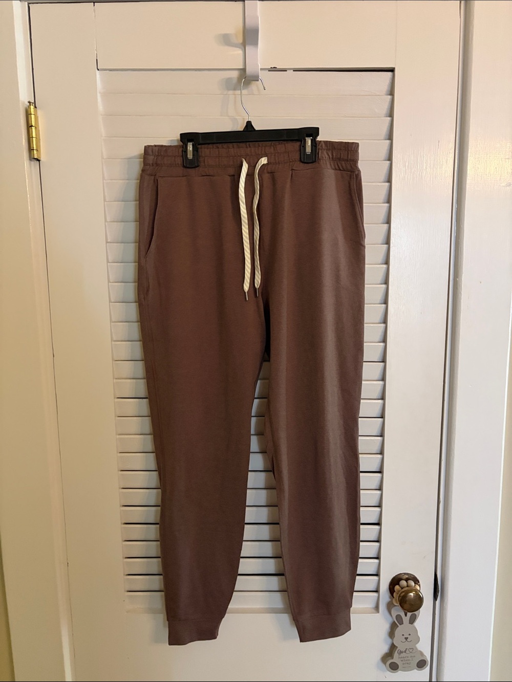 Vuori women’s performance joggers long